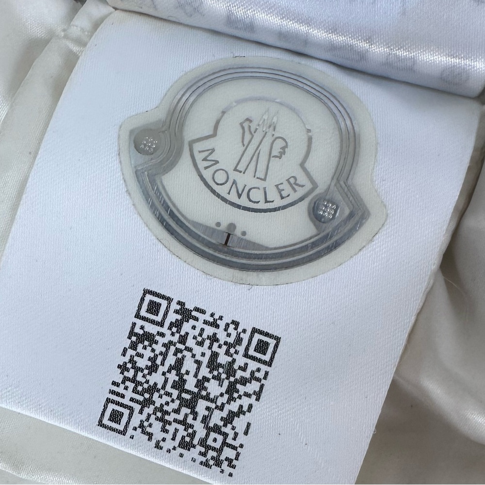 Moncler - Picture 9 of 17
